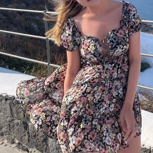 Cute vintage flowy dress